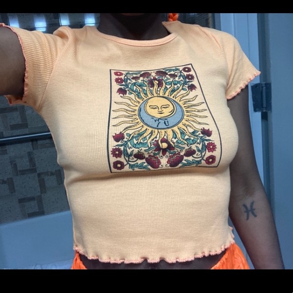 SUN MOON FLORAL CROP TOP - Picture 3 of 5